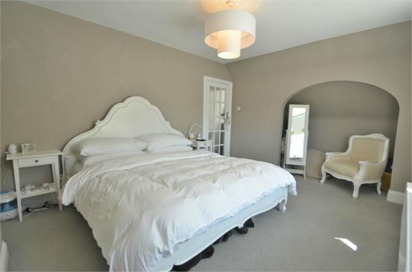 Dawlish Court, Daws Lane